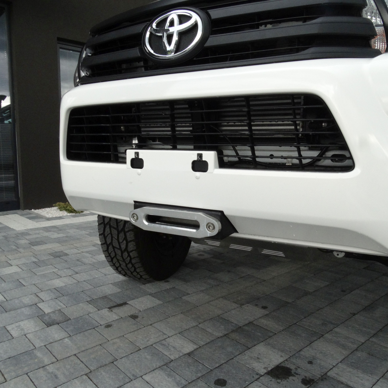 PŁYTA POD WYCIĄGARKĘ Toyota Hilux Revo